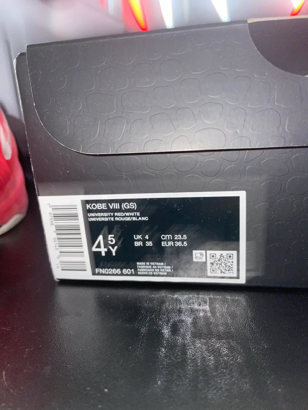 Nike Kobe VIII (GS) University Red/White Size 4.5Y image indicator(3)