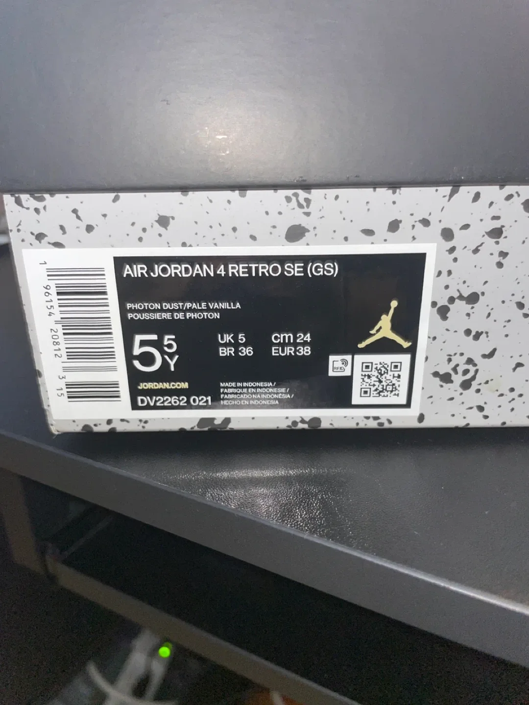 Air Jordan 4 Retro SE (GS) - Size 5.5Y image indicator(5)