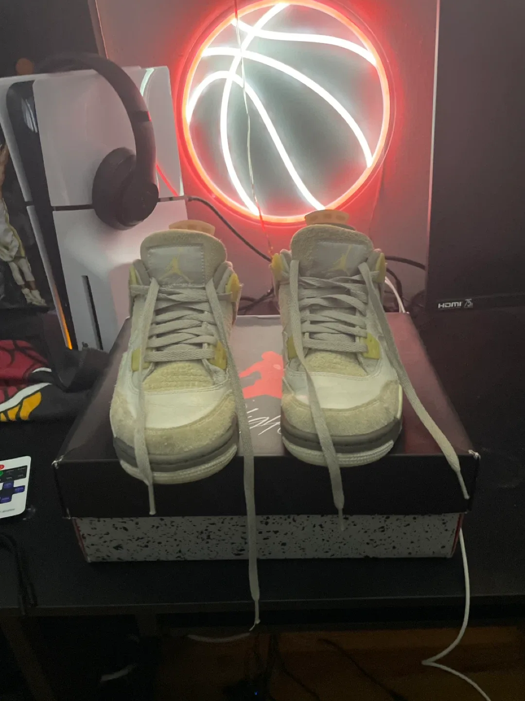 Air Jordan 4 Retro SE (GS) - Size 5.5Y image indicator(3)