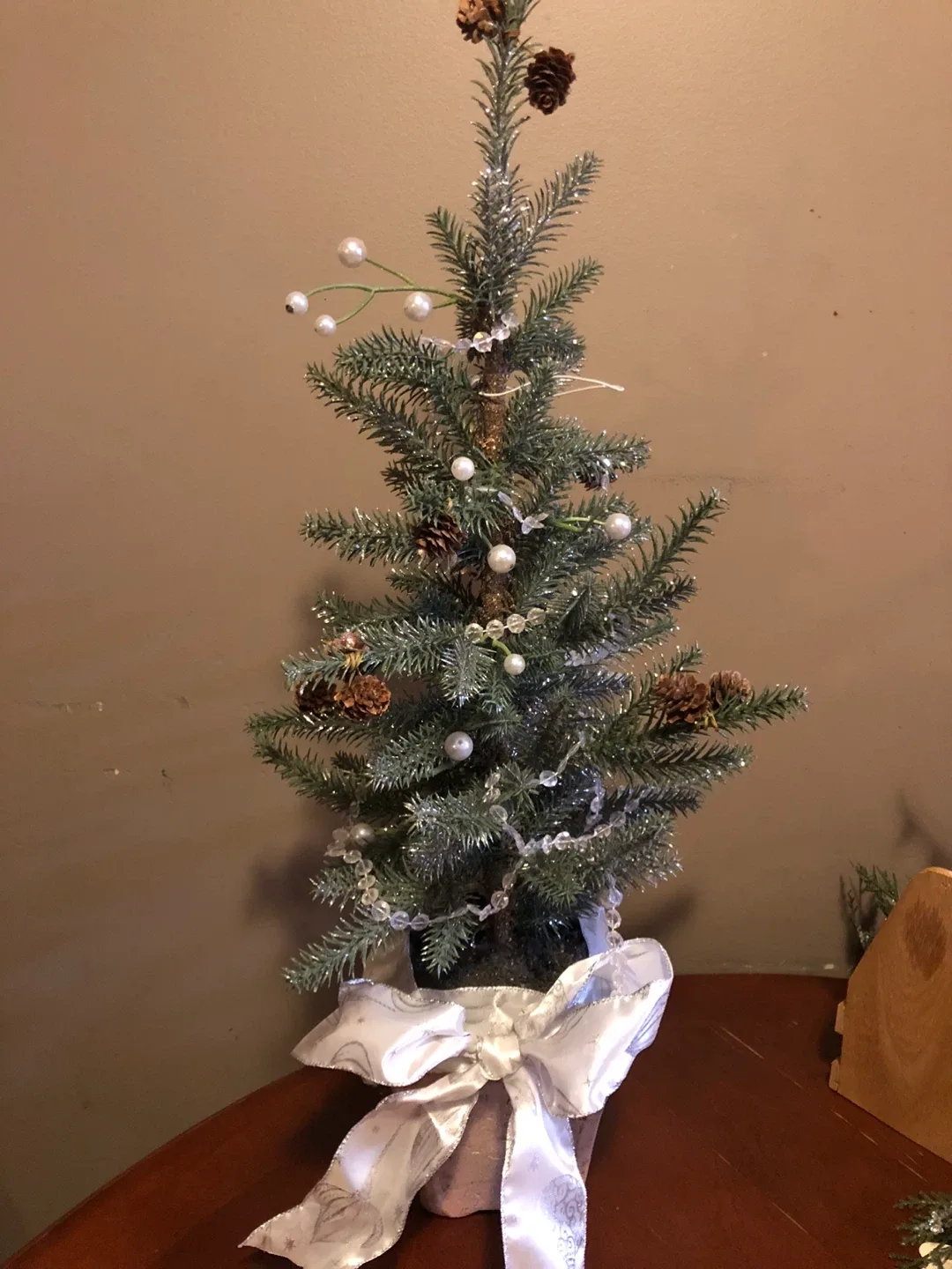 REALISTIC Decorated Christmas Tree in Terracotta Pot image indicator(6)