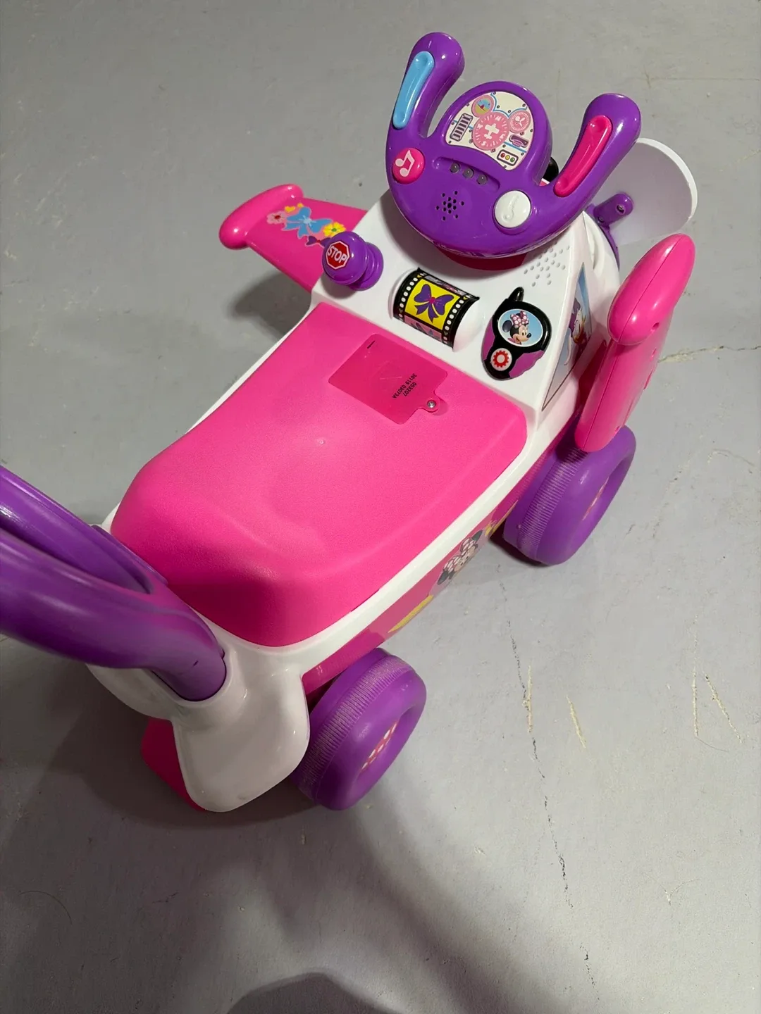 Minnie Mouse Airplane Ride-On Toy image indicator(3)