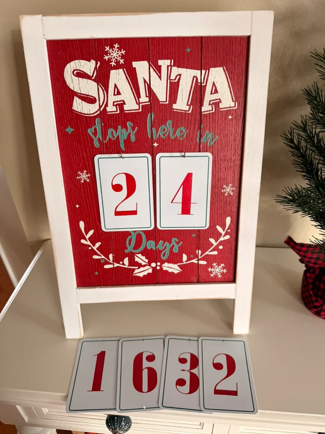 Santa Stops Here Countdown Calendar image indicator(2)