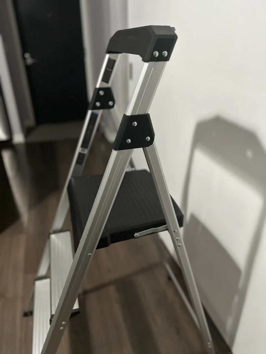 Gorilla Ladders 3-Step Lightweight Step Stool image indicator(3)