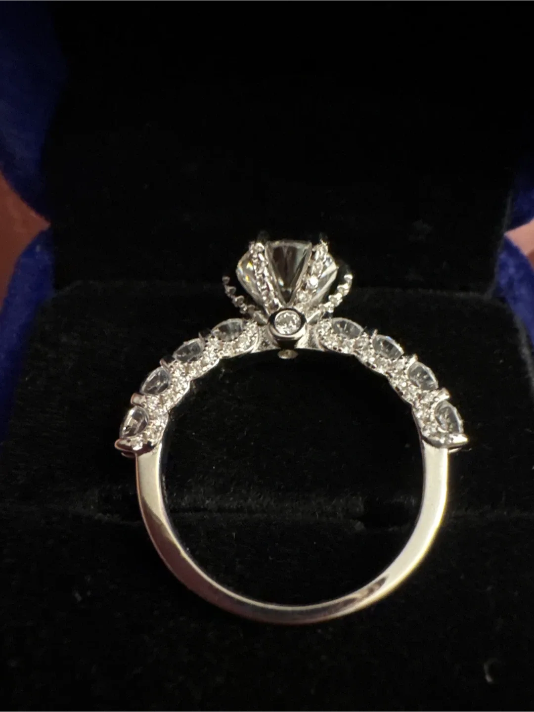 Authentic 2 carat 925 silver Moissonite Engagement Ring image indicator(4)