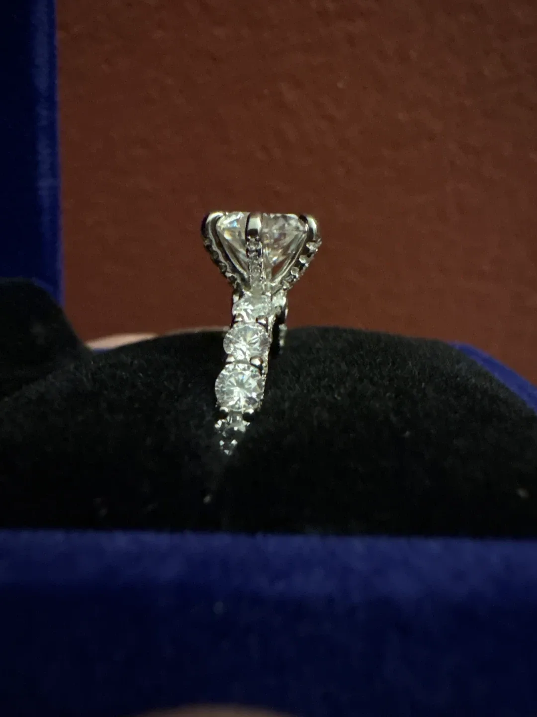 Authentic 2 carat 925 silver Moissonite Engagement Ring image indicator(5)