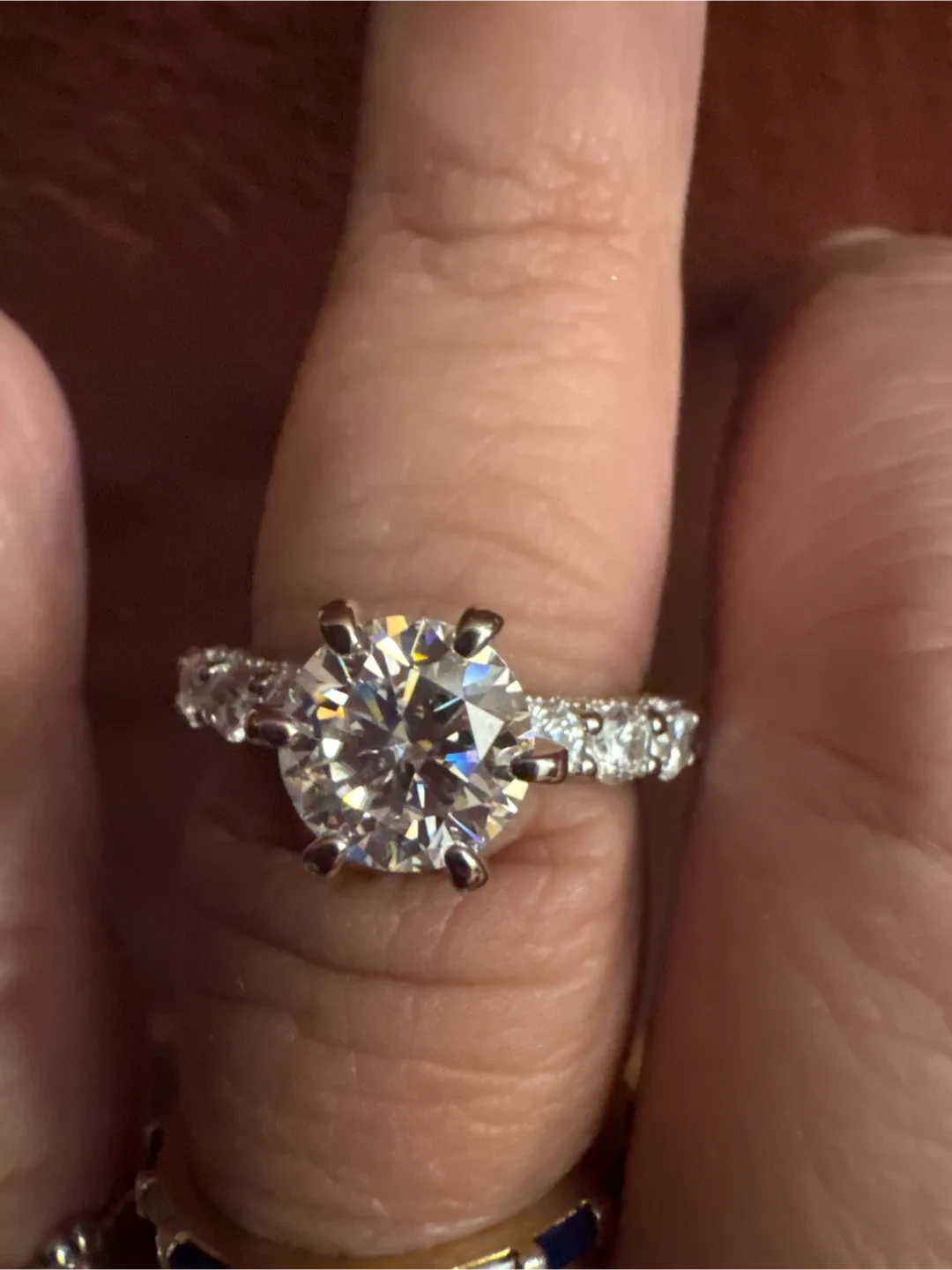 Authentic 2 carat 925 silver Moissonite Engagement Ring image indicator(2)