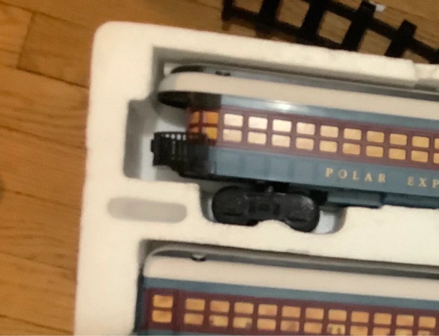 Lionel Polar Express G-Gauge Train Set image indicator(3)