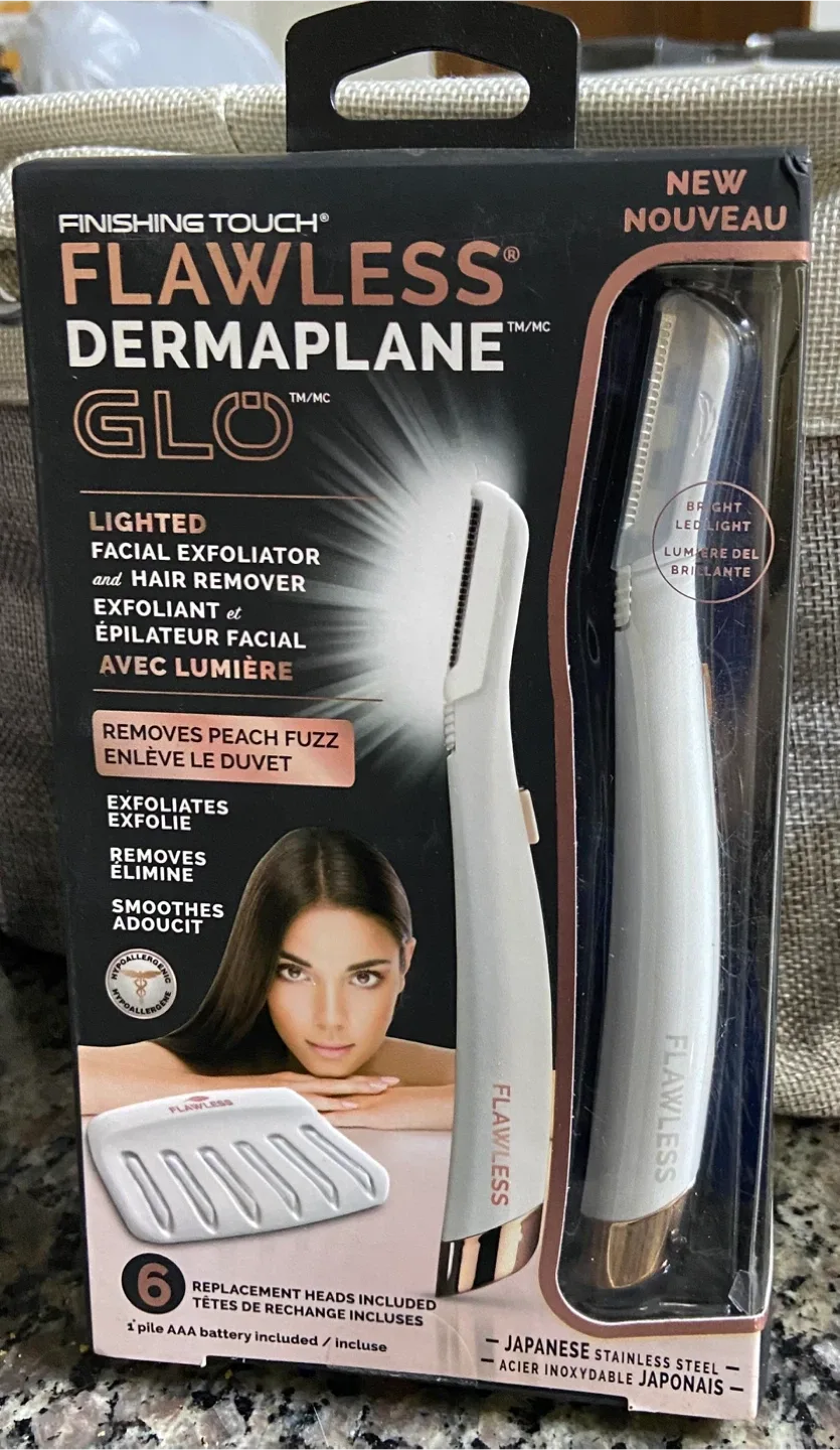 New Finishing Touch Flawless Dermaplane Glo