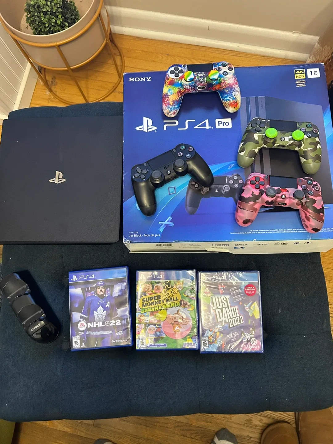 Sony PlayStation 4 Pro 1TB with Games & 4 Controllers image indicator(3)