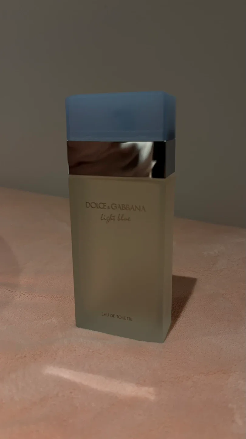 Dolce & Gabbana Light Blue Eau de Toilette image indicator(2)