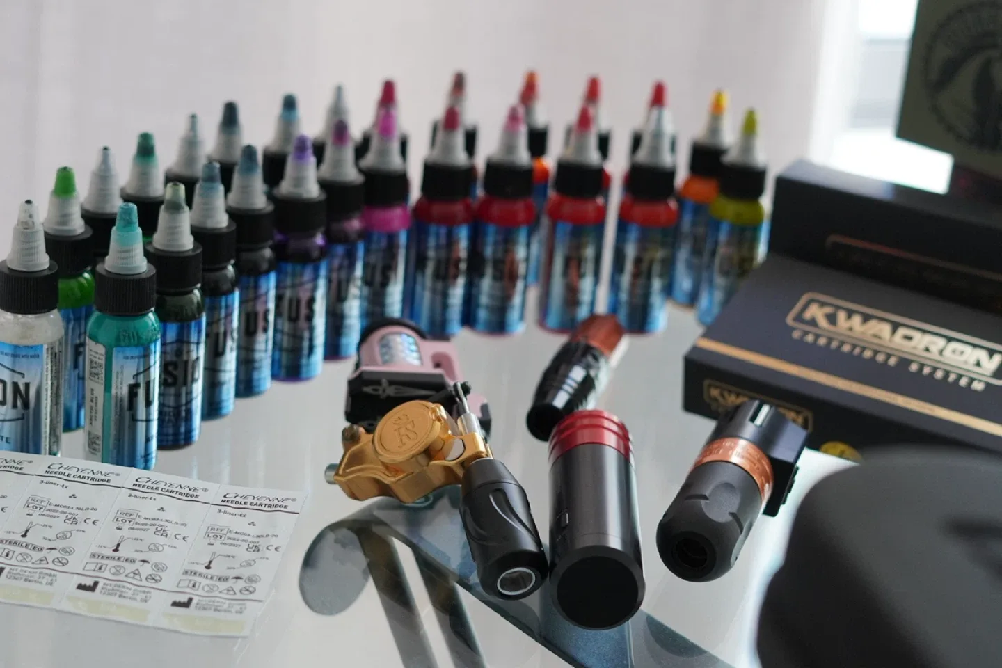 5 Tattoo machines Cheyanne, Bishop, inks, cartridges, acc image indicator(2)