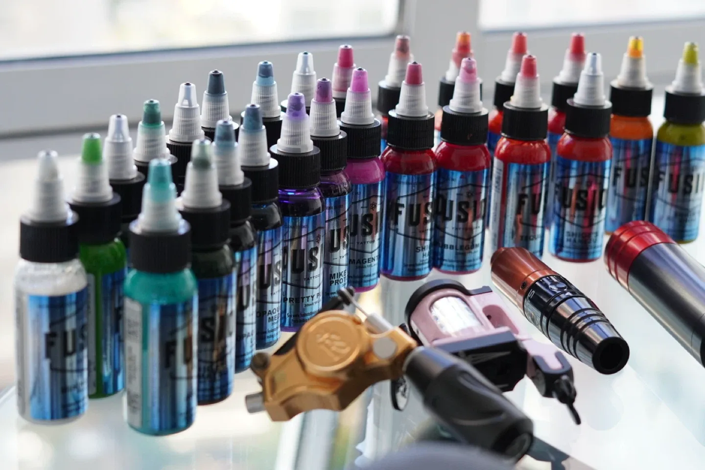 5 Tattoo machines Cheyanne, Bishop, inks, cartridges, acc image indicator(4)