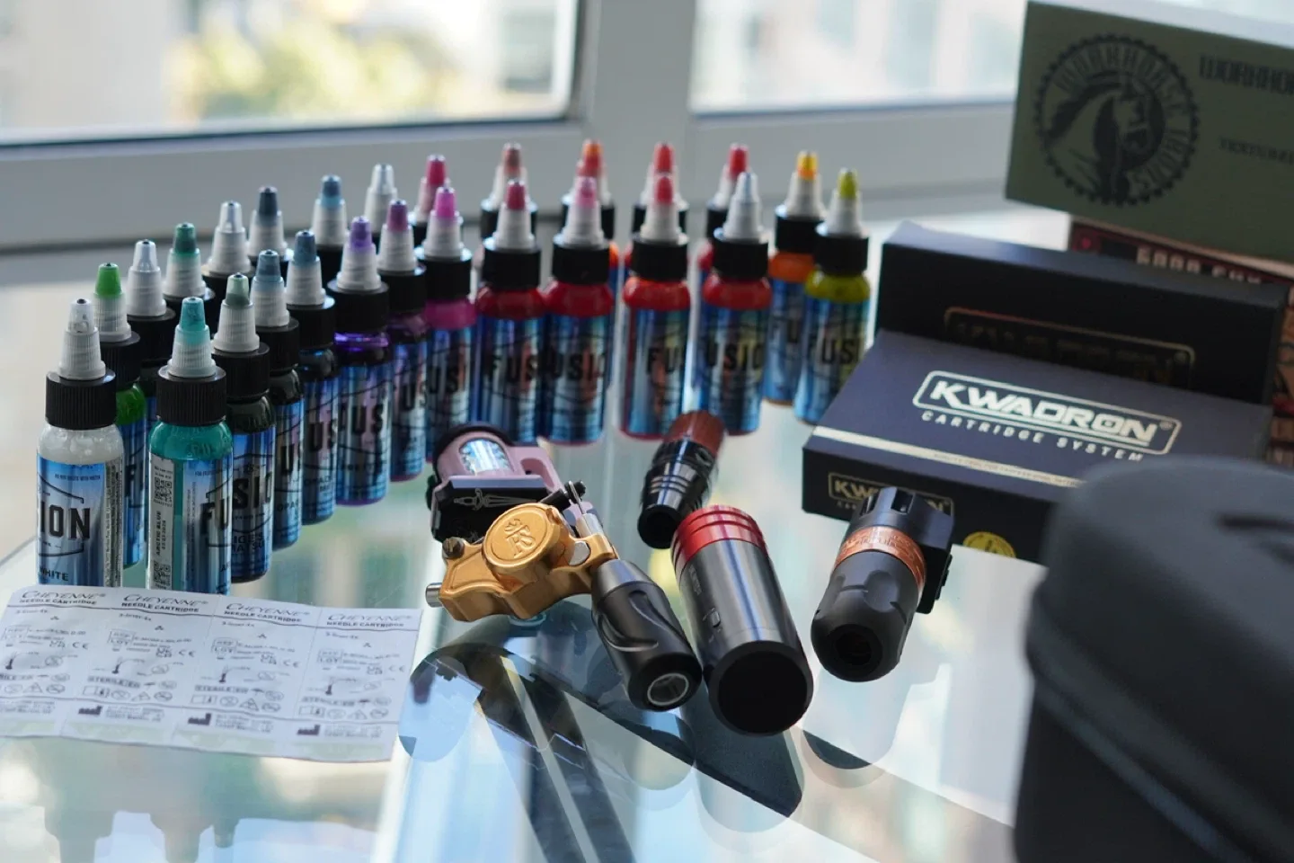 5 Tattoo machines Cheyanne, Bishop, inks, cartridges, acc image indicator(3)