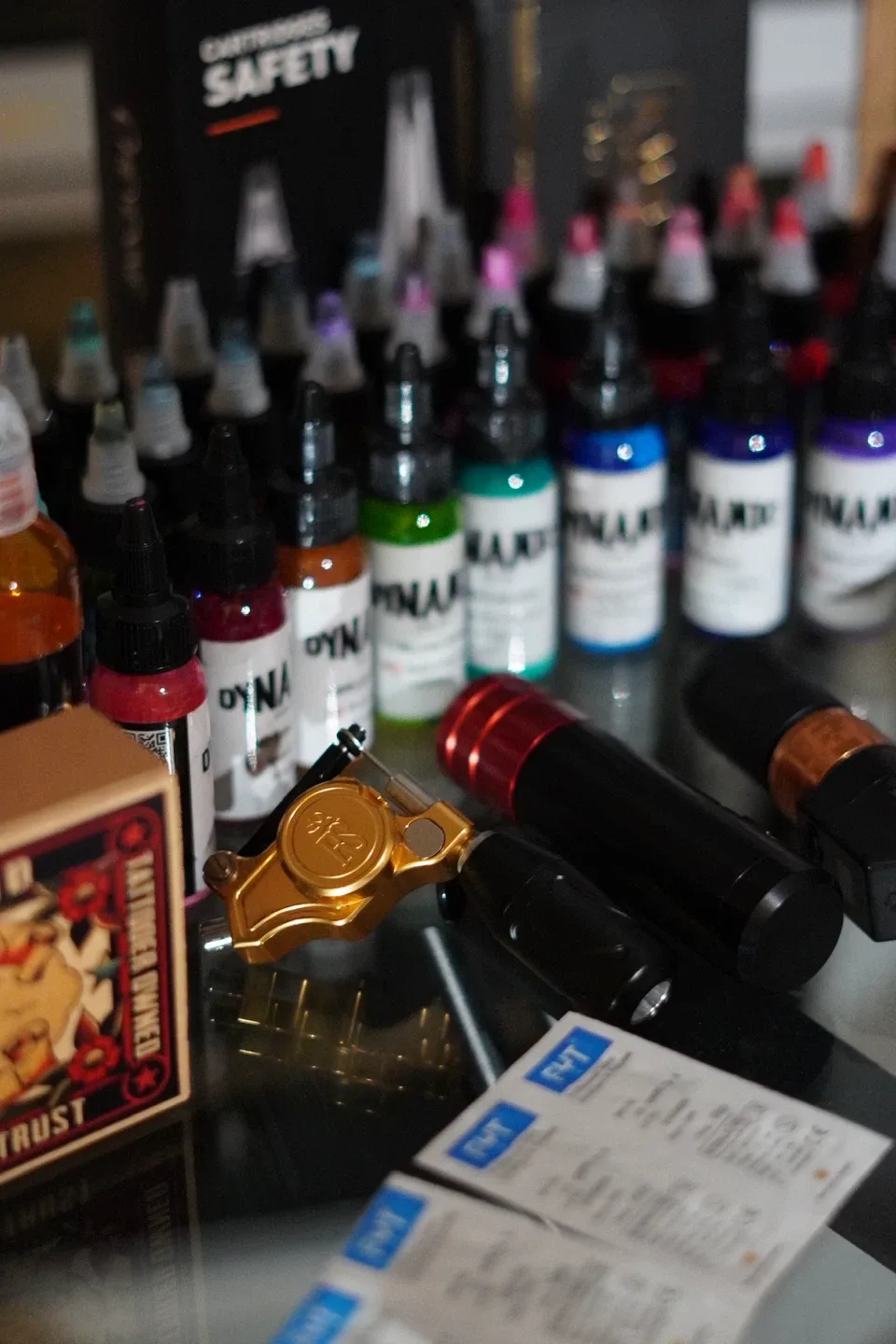 5 Tattoo machines Cheyanne, Bishop, inks, cartridges, acc image indicator(5)