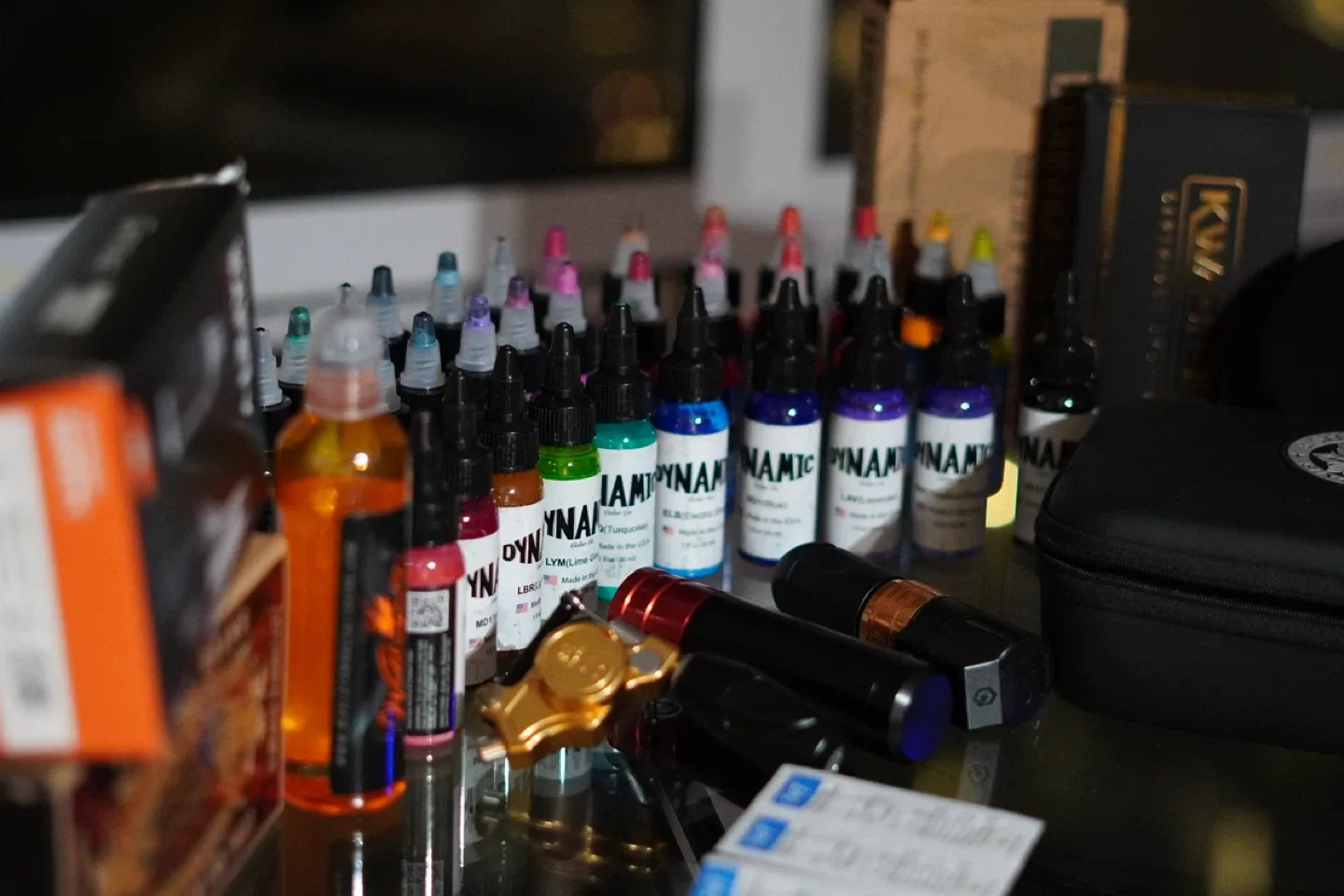 5 Tattoo machines Cheyanne, Bishop, inks, cartridges, acc image indicator(7)