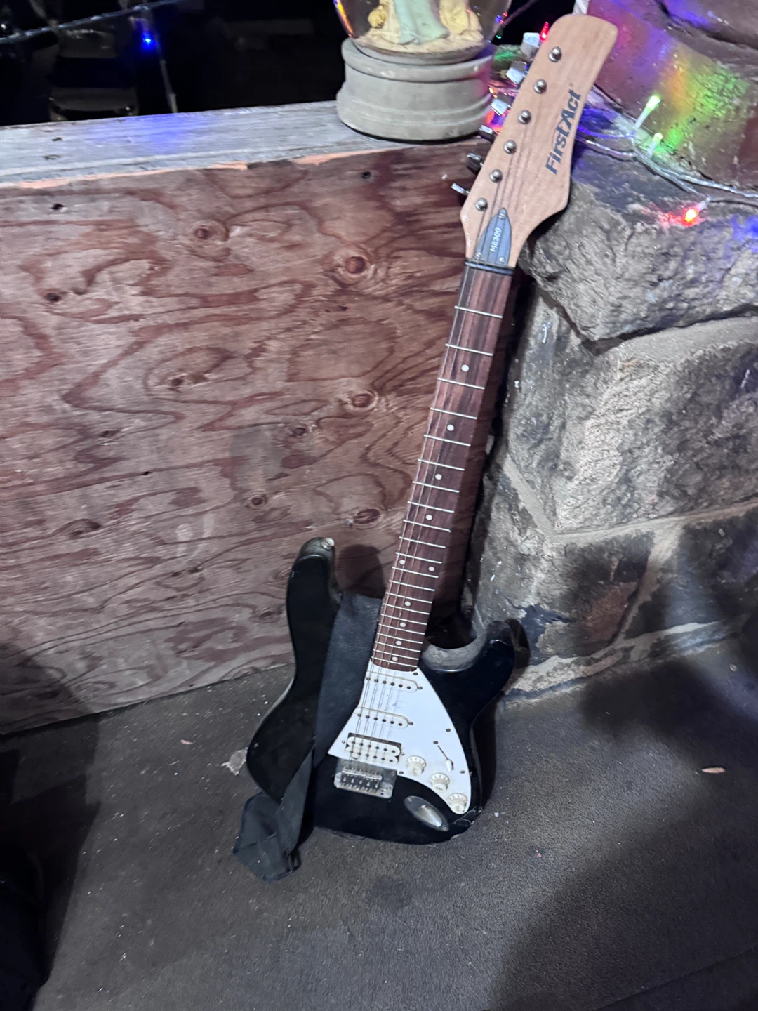 First Act ME190 Black Electric Guitar - photo 2