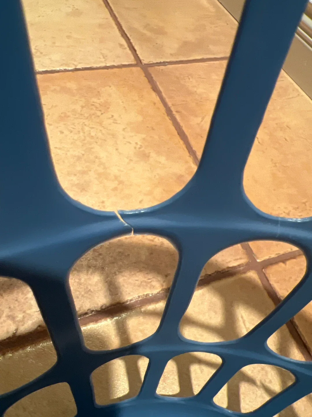 Blue Plastic Laundry Basket image indicator(3)