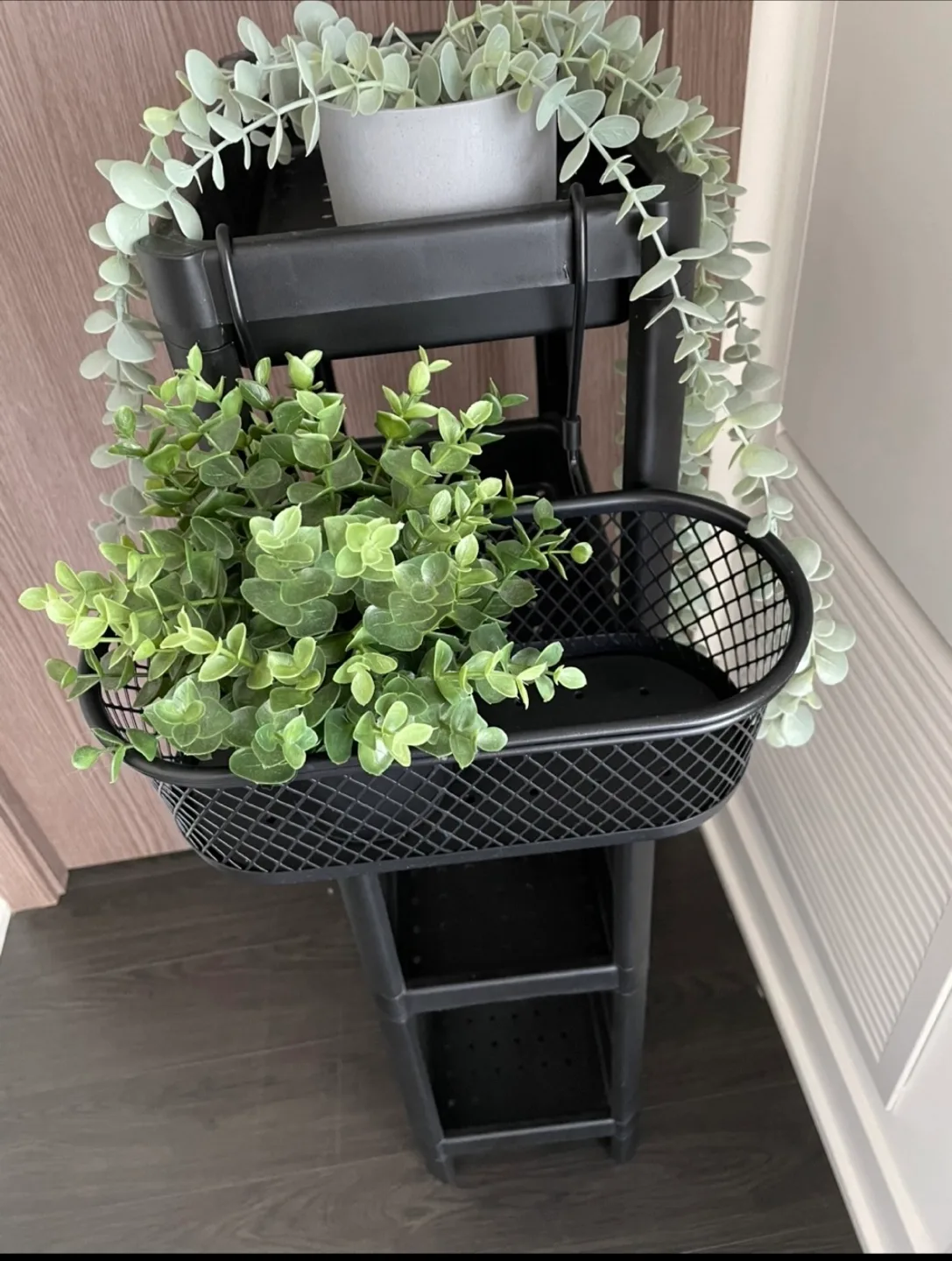 Bathroom Shelf Set with 2 Artificial Plants image indicator(4)