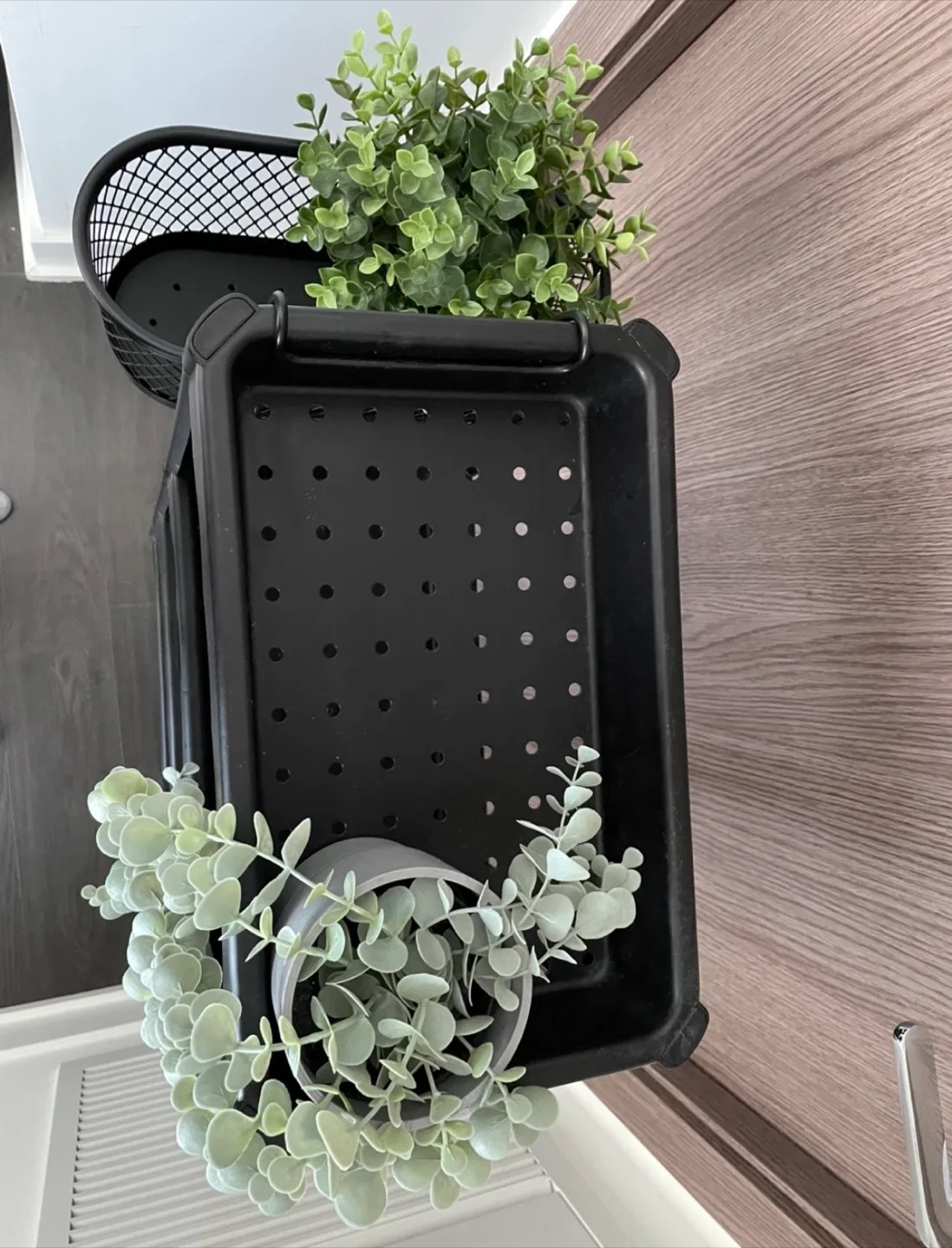 Bathroom Shelf Set with 2 Artificial Plants image indicator(3)