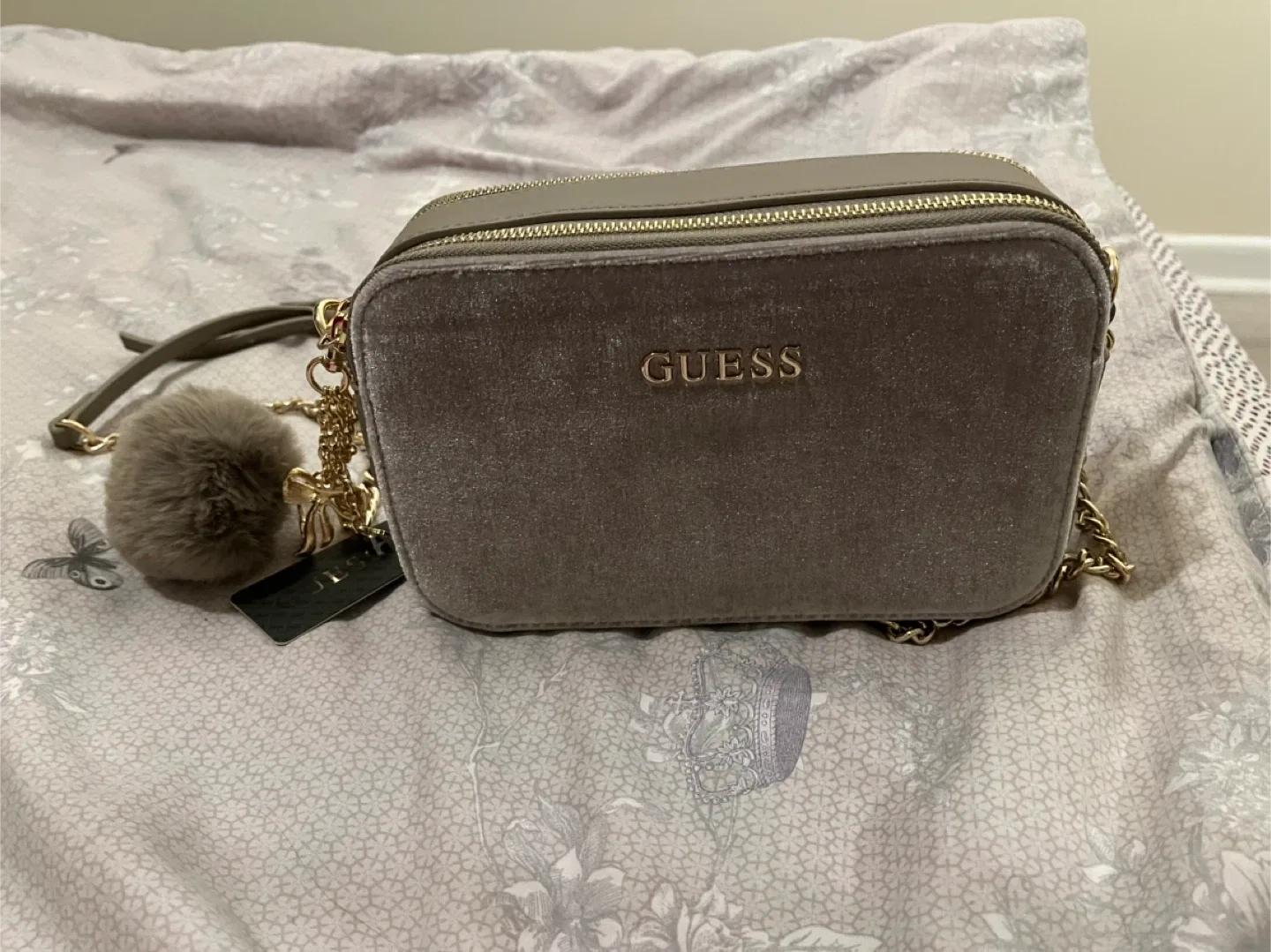 BRAND NEW GUESS CROSSBODY BAG image indicator(3)