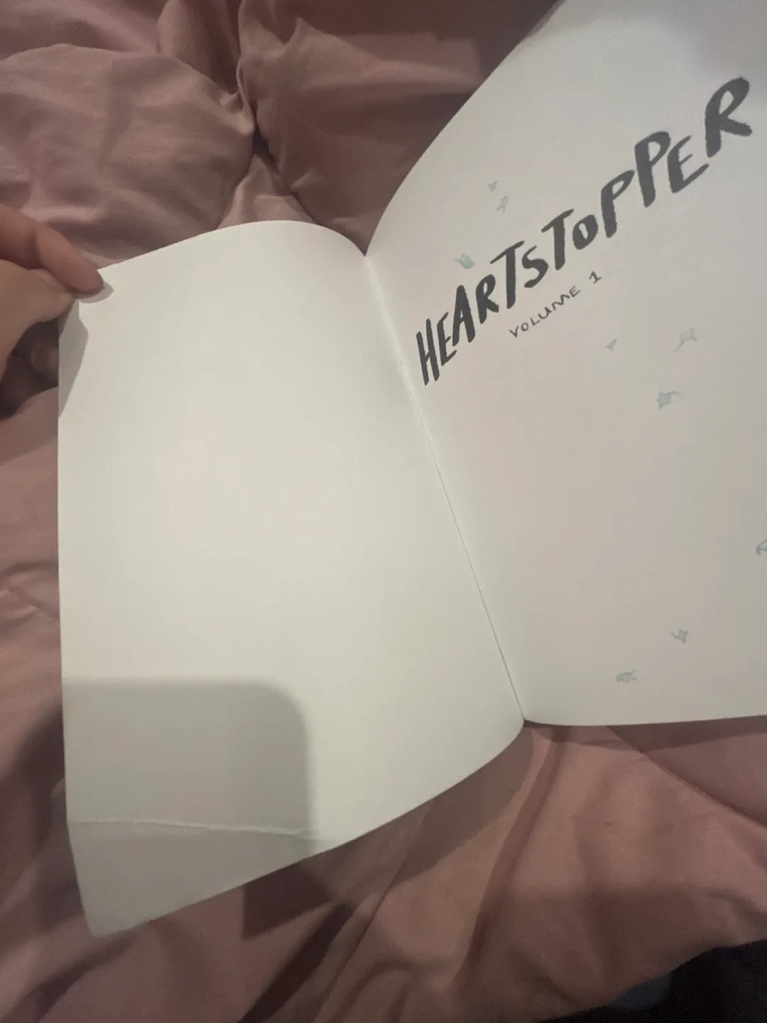 Heartstopper Volume 1 by Alice Oseman image indicator(7)