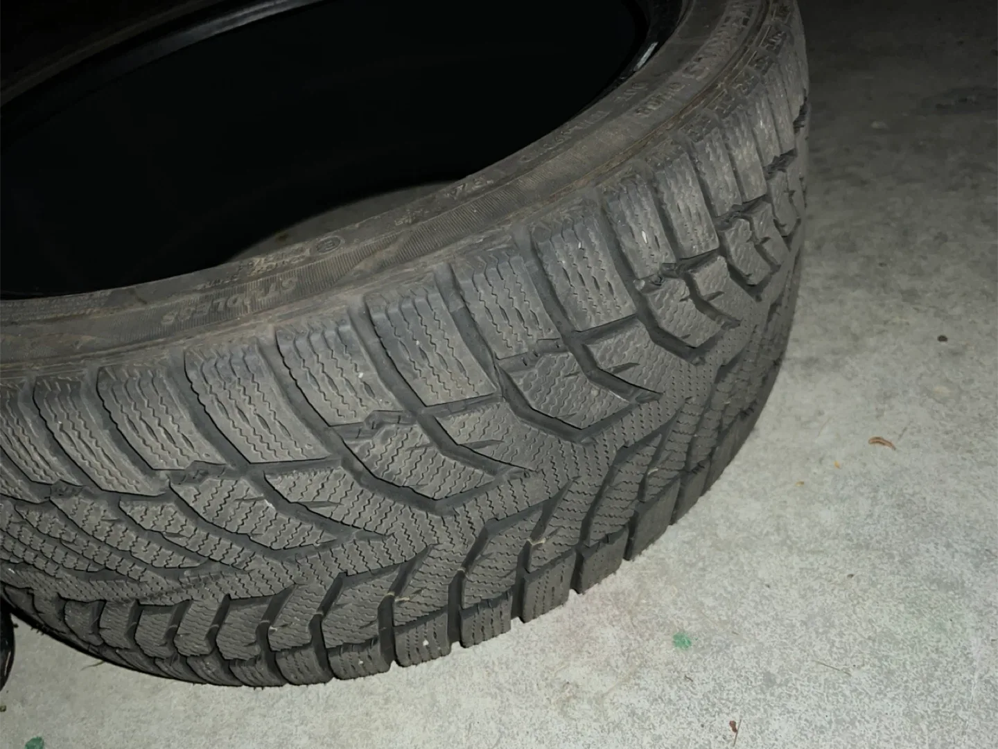 225/40R18 92H Winter Tire image indicator(3)