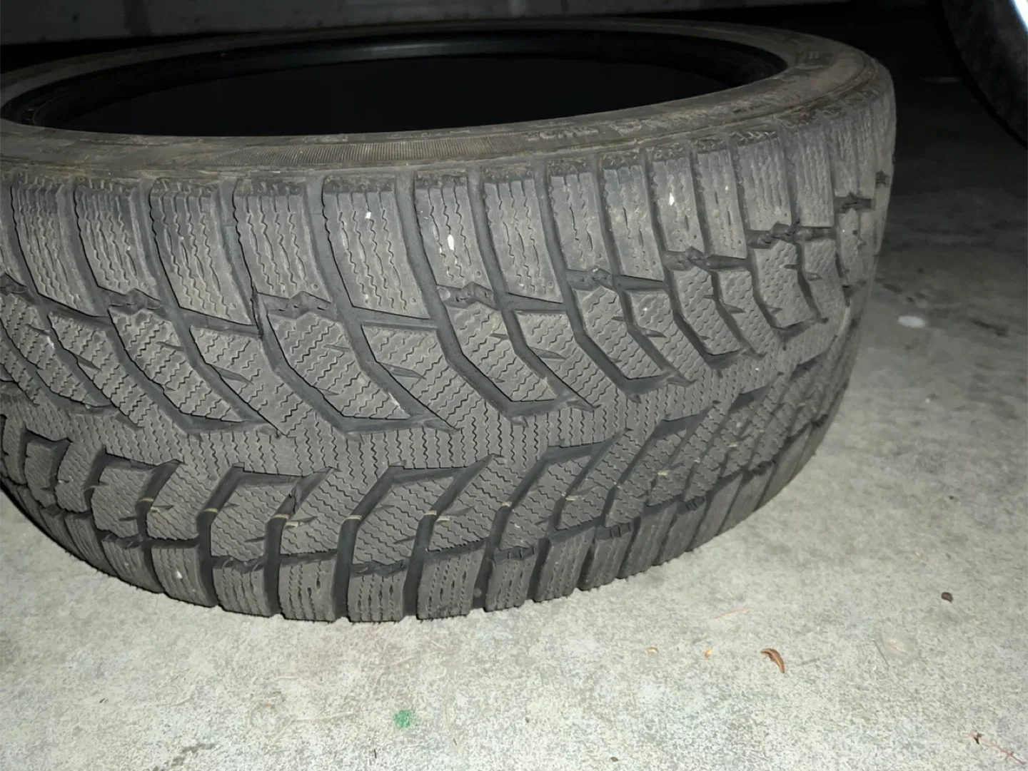 225/40R18 92H Winter Tire