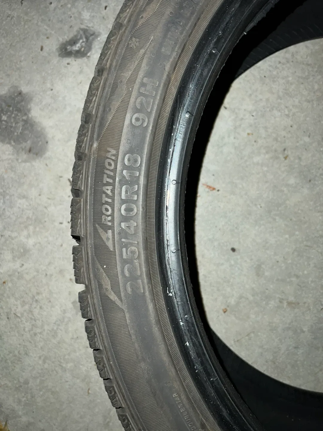 225/40R18 92H Winter Tire image indicator(2)