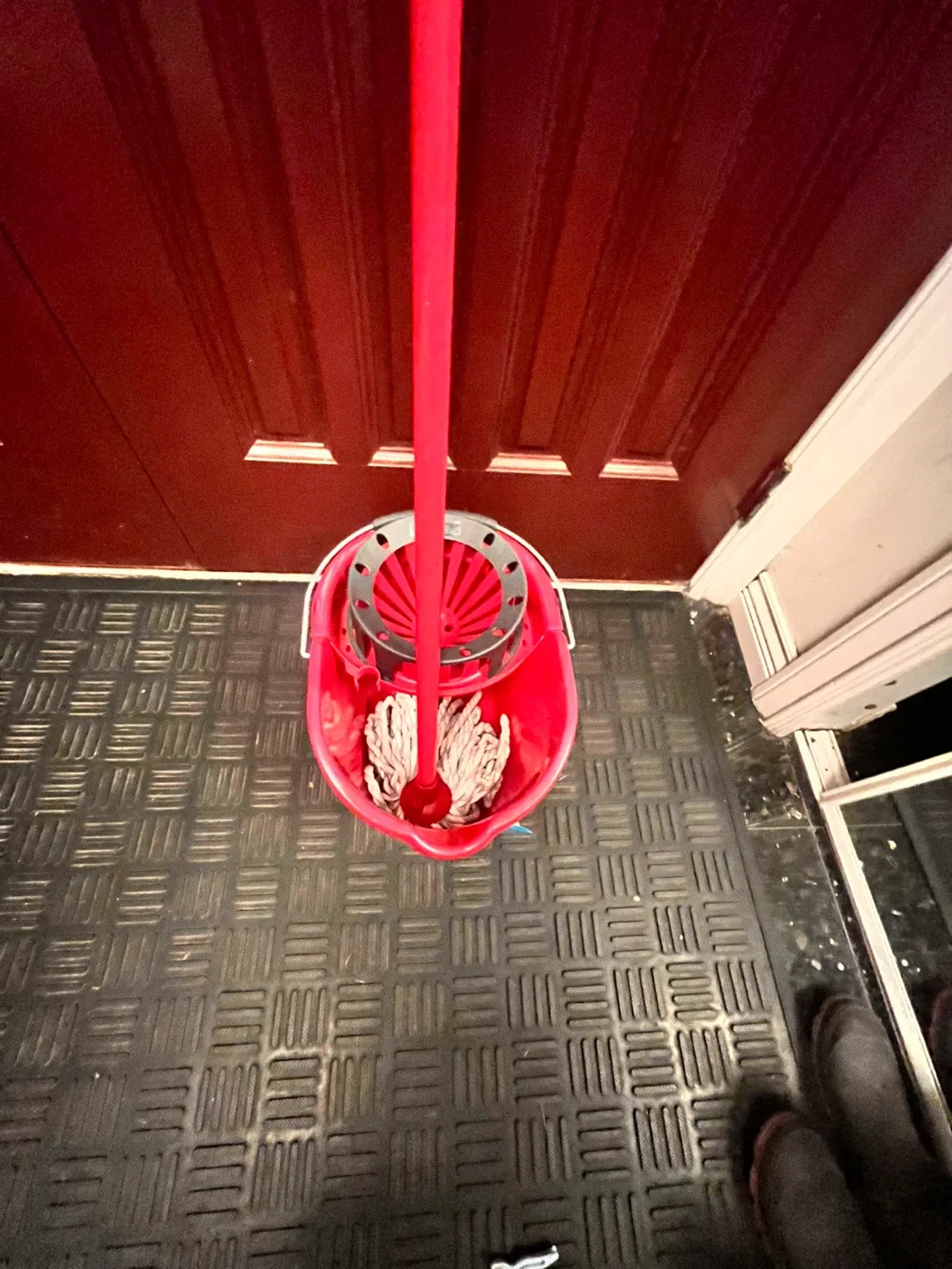 Vileda QuickWring Microfibre Mop & Bucket image indicator(2)