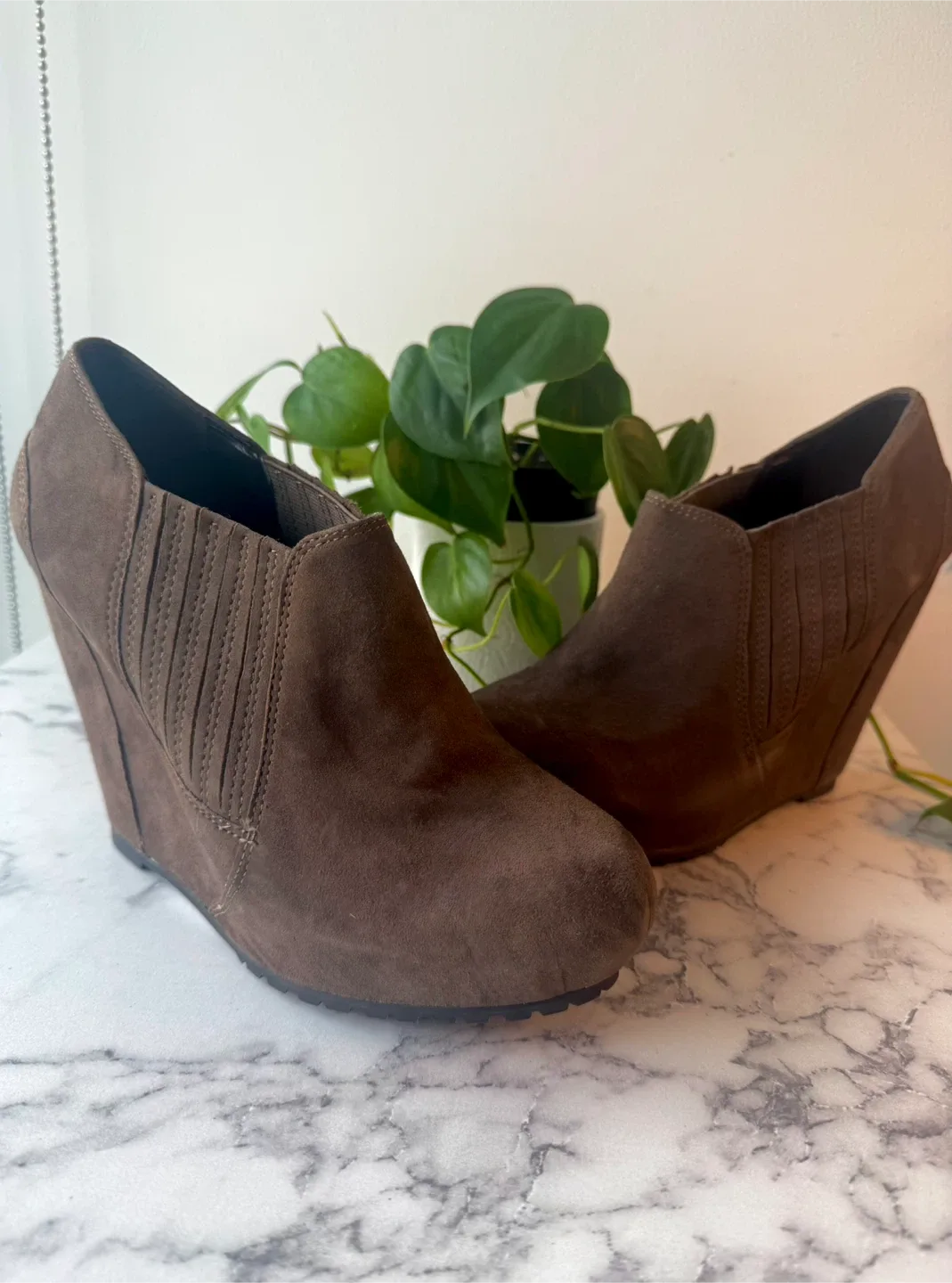 Brown Suede Wedge Booties – Chic Fall/Winter Ankle Boots image indicator(4)