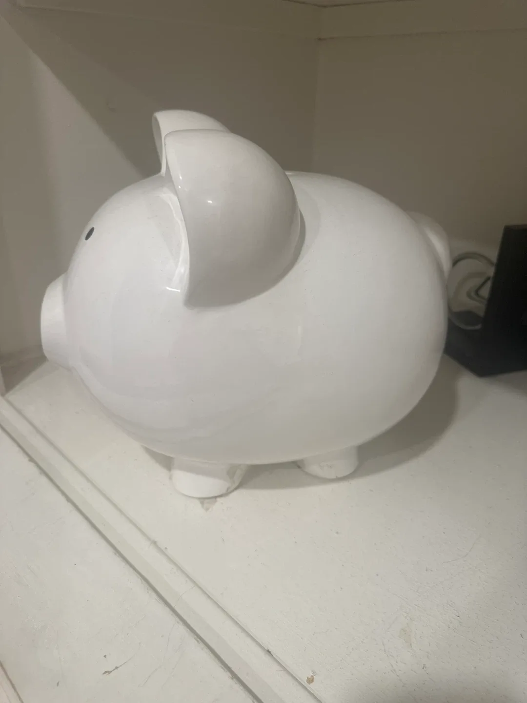White Ceramic Piggy Bank image indicator(2)