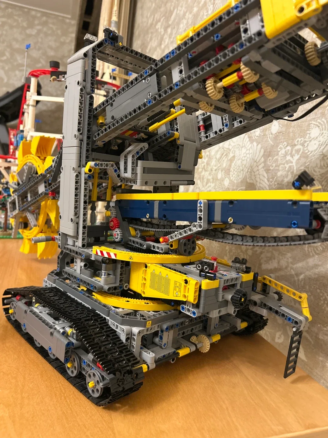 Lego Technic Bucket Wheel Excavator 42055 image indicator(2)