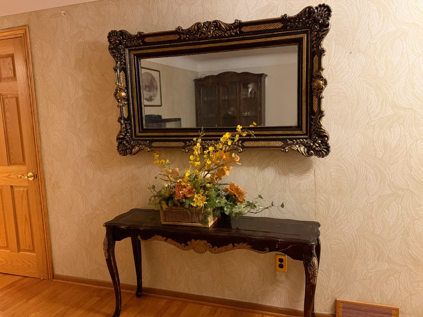Ornate Framed Wall Mirror image indicator(2)