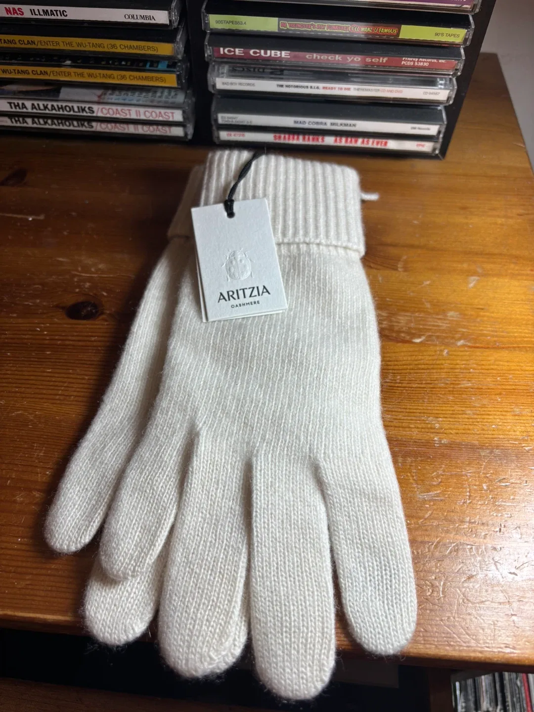 Aritzia Cashmere Cuff Tech Gloves - Whisper White