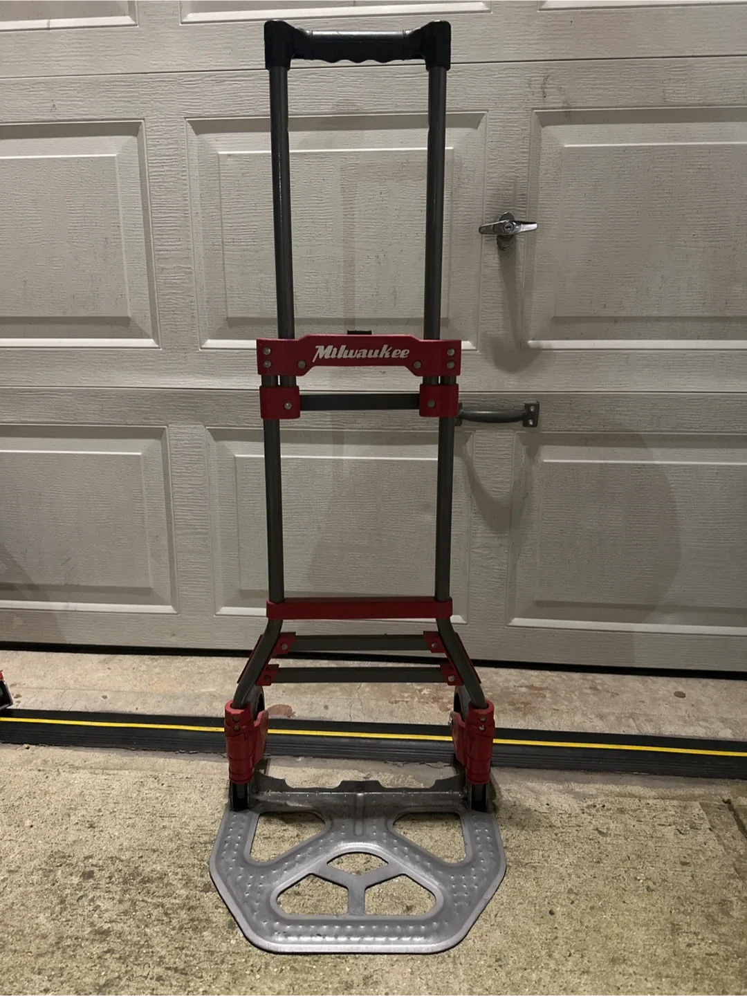 Milwaukee Folding Hand Truck image indicator(2)