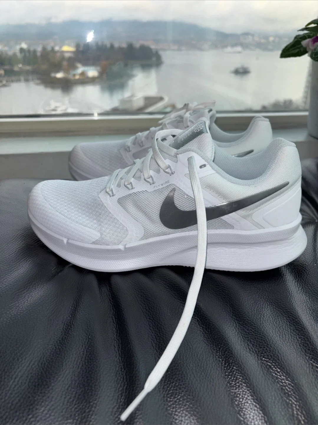 US SIZE 8 WOMENS Nike Downshifter 12 White Running Shoes