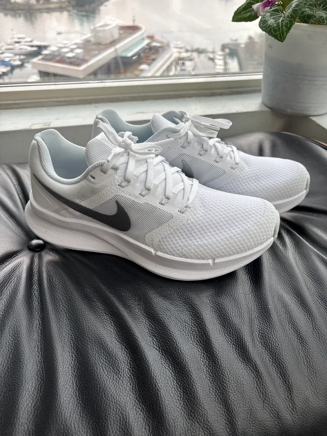 US SIZE 8 WOMENS Nike Downshifter 12 White Running Shoes image indicator(3)
