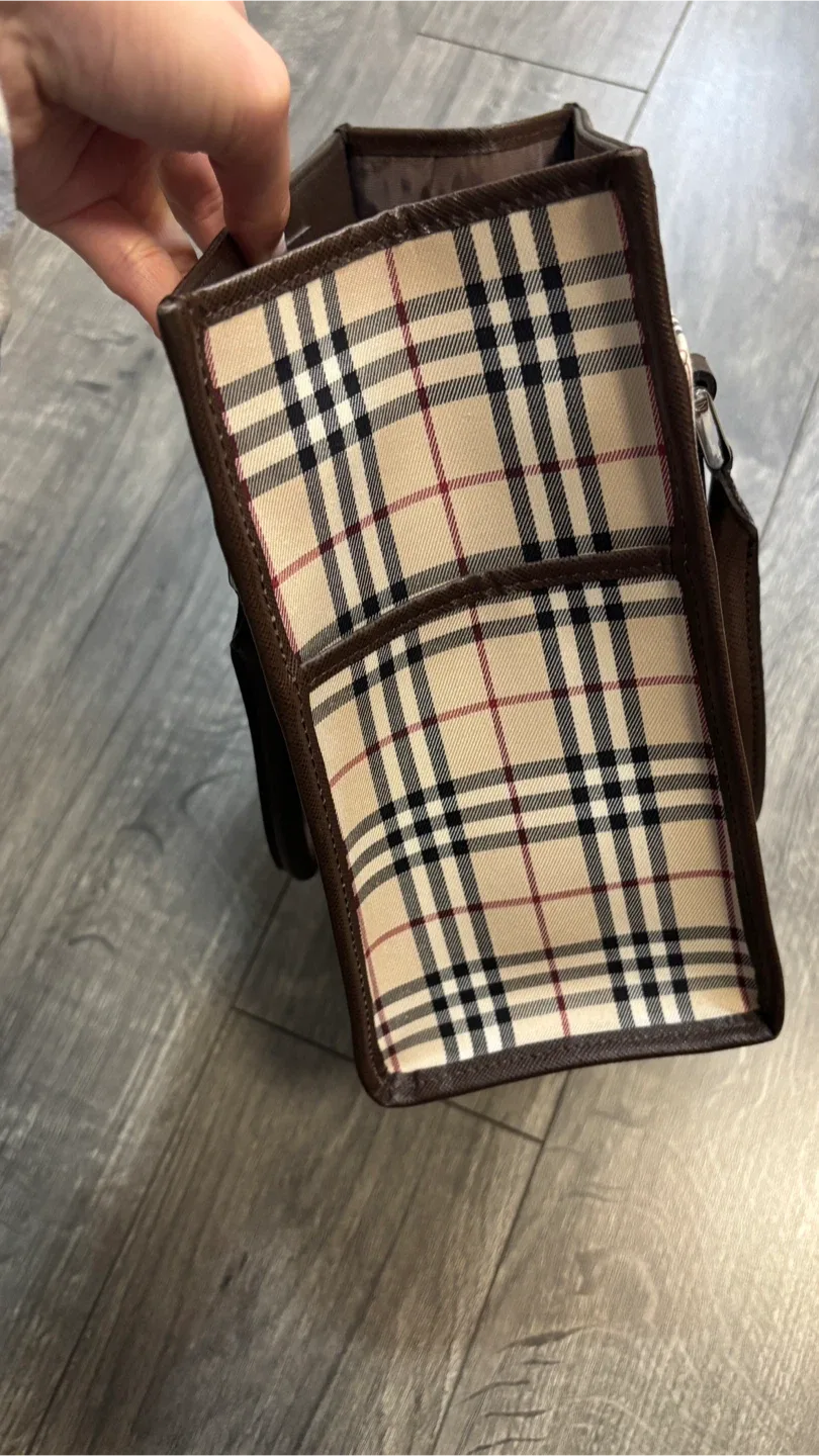 Burberry Tote Bag image indicator(4)