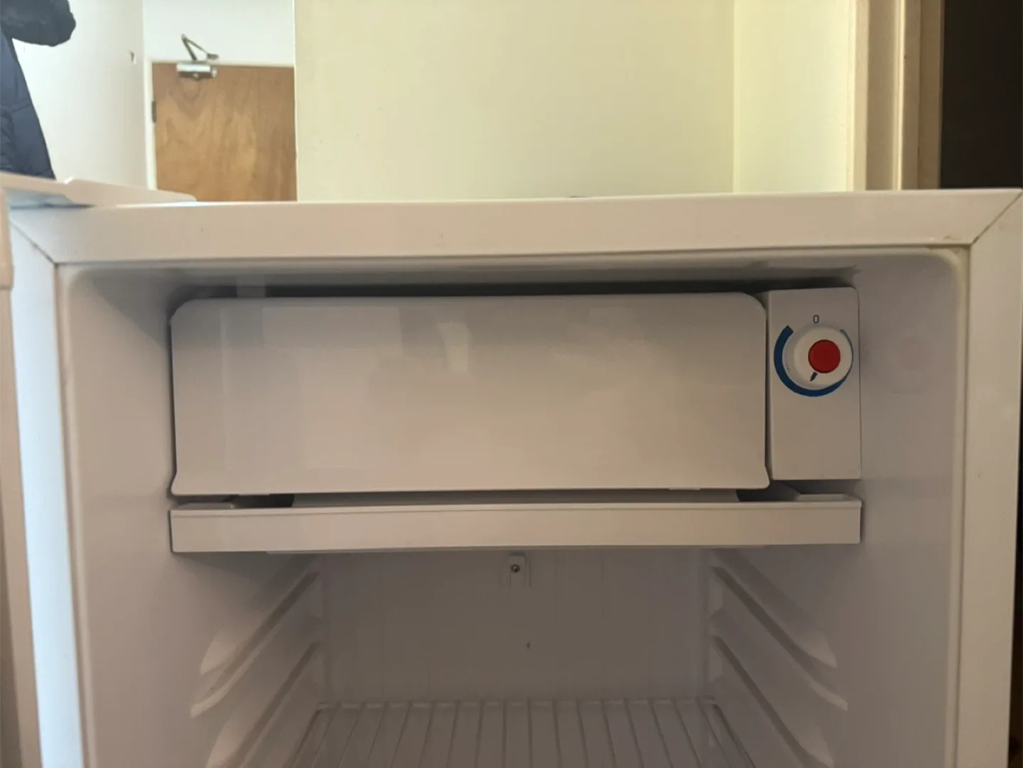 Danby Compact Fridge w/ Freezer + Delivery & Free Gift Basket!!! image indicator(2)