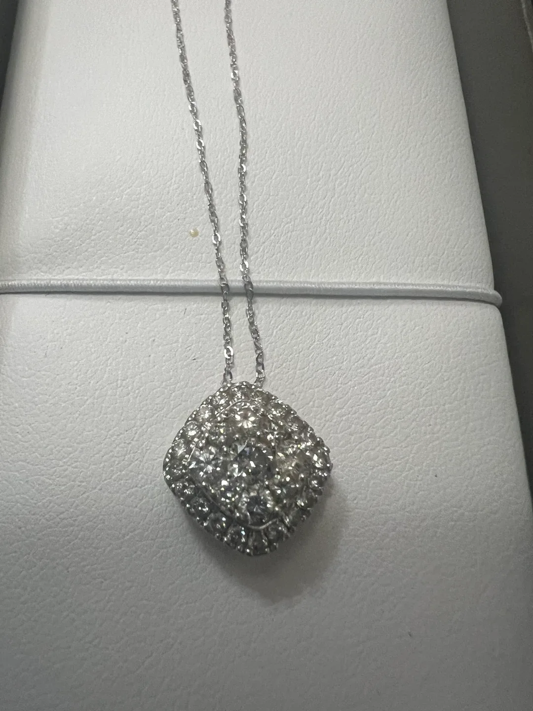 10K White Gold Diamond Pendant Necklace