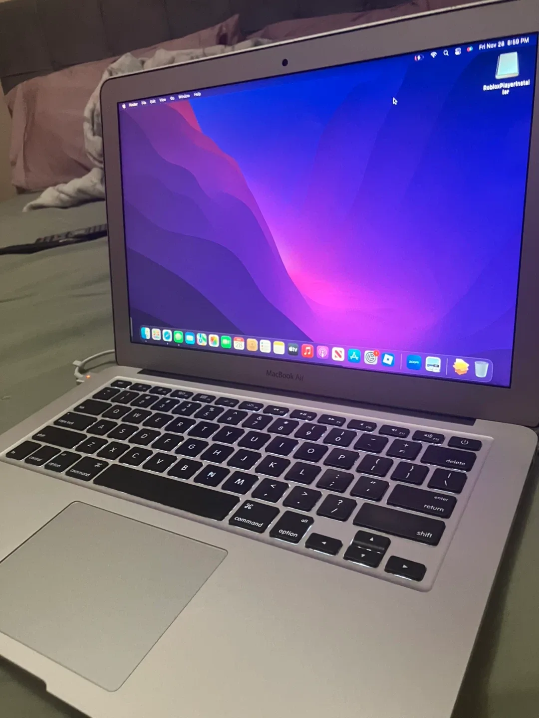 Apple MacBook Air 13-inch (2017) image indicator(2)