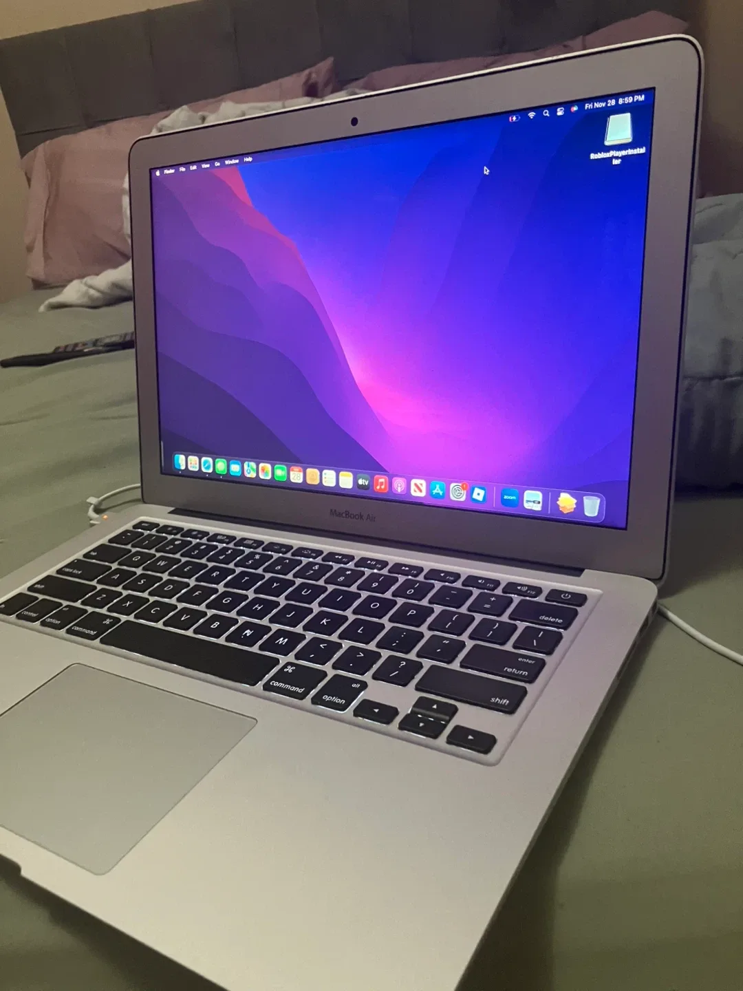 Apple MacBook Air 13-inch (2017) image indicator(3)