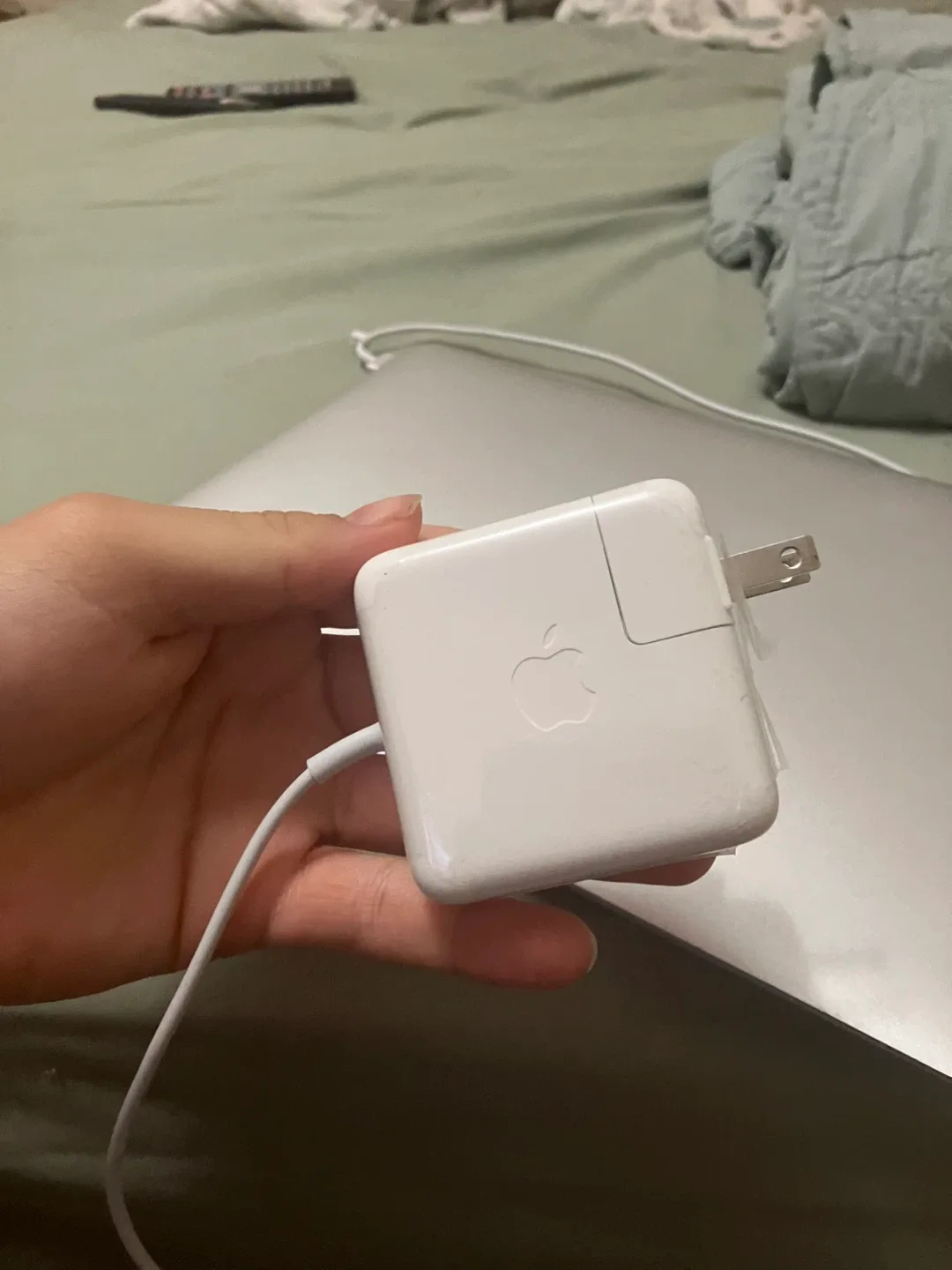 Apple MacBook Air 13-inch (2017) image indicator(7)