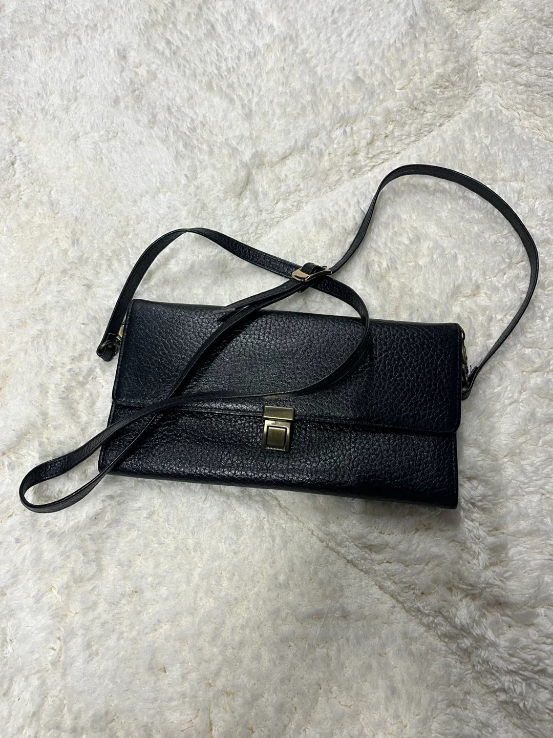 Black Leather Crossbody Bag image indicator(3)