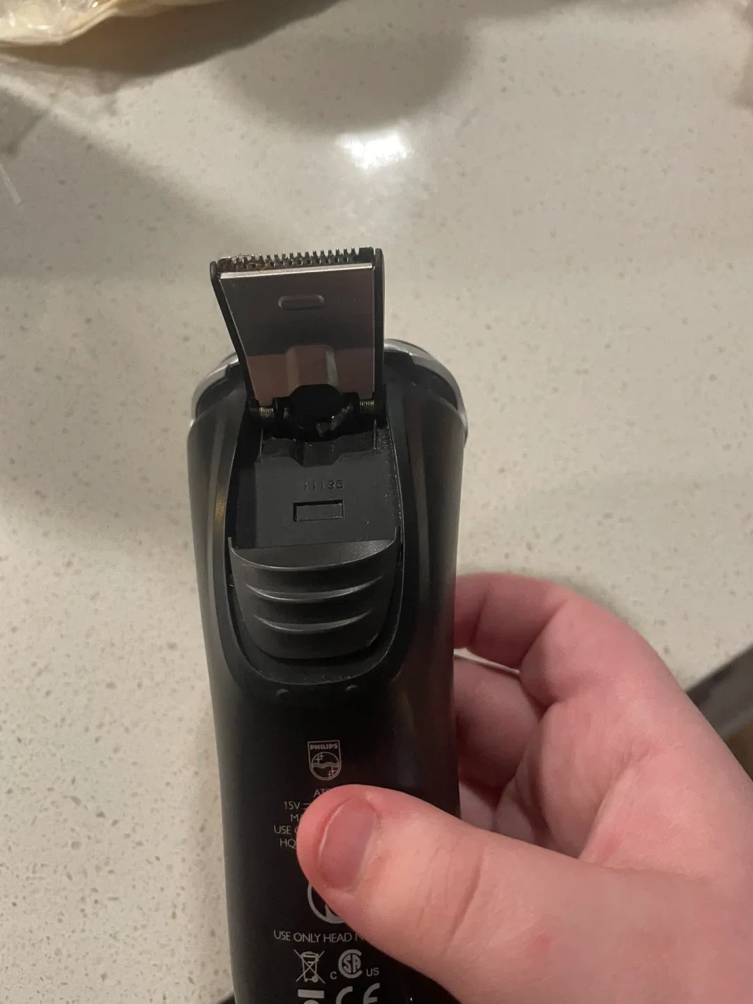 Philips AT890/17 Aquatouch Plus Wet and Dry Electric Shaver image indicator(4)