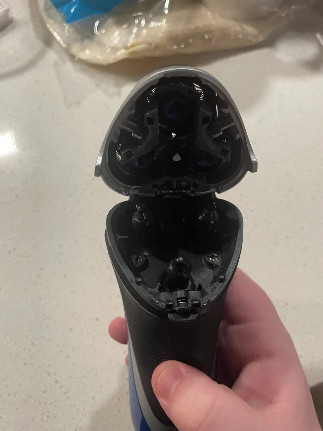 Philips AT890/17 Aquatouch Plus Wet and Dry Electric Shaver image indicator(3)