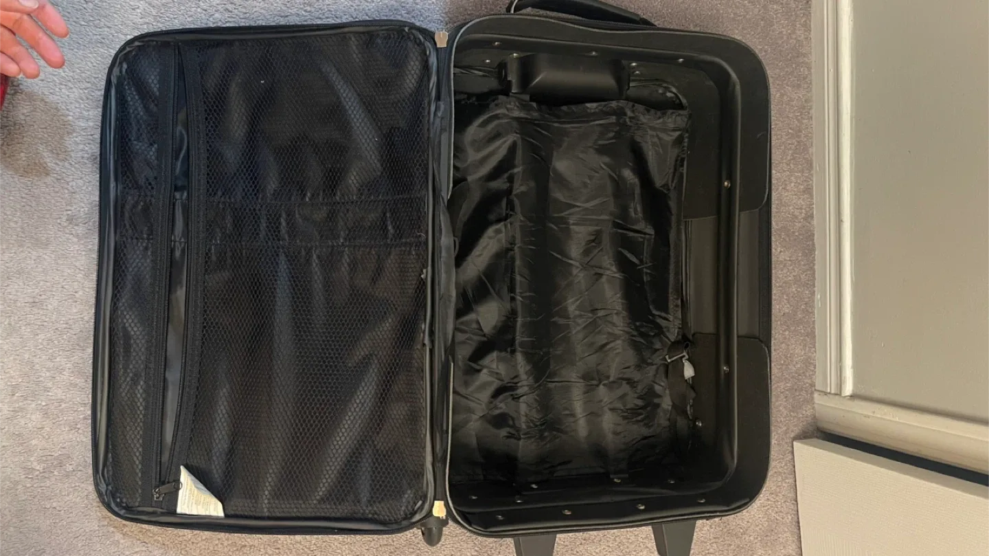 Rolling Suitcase - Black image indicator(4)