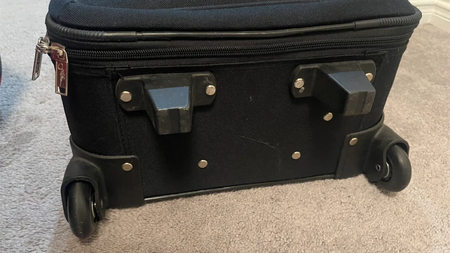 Rolling Suitcase - Black image indicator(3)