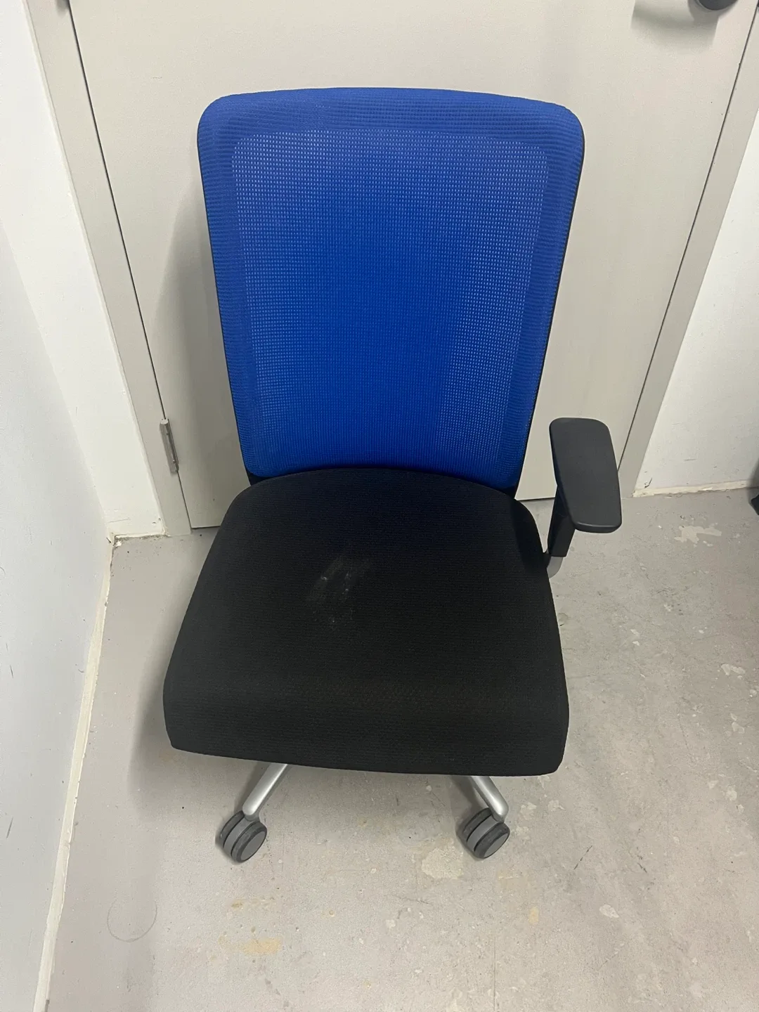 Office Chair - Blue and Black image indicator(6)