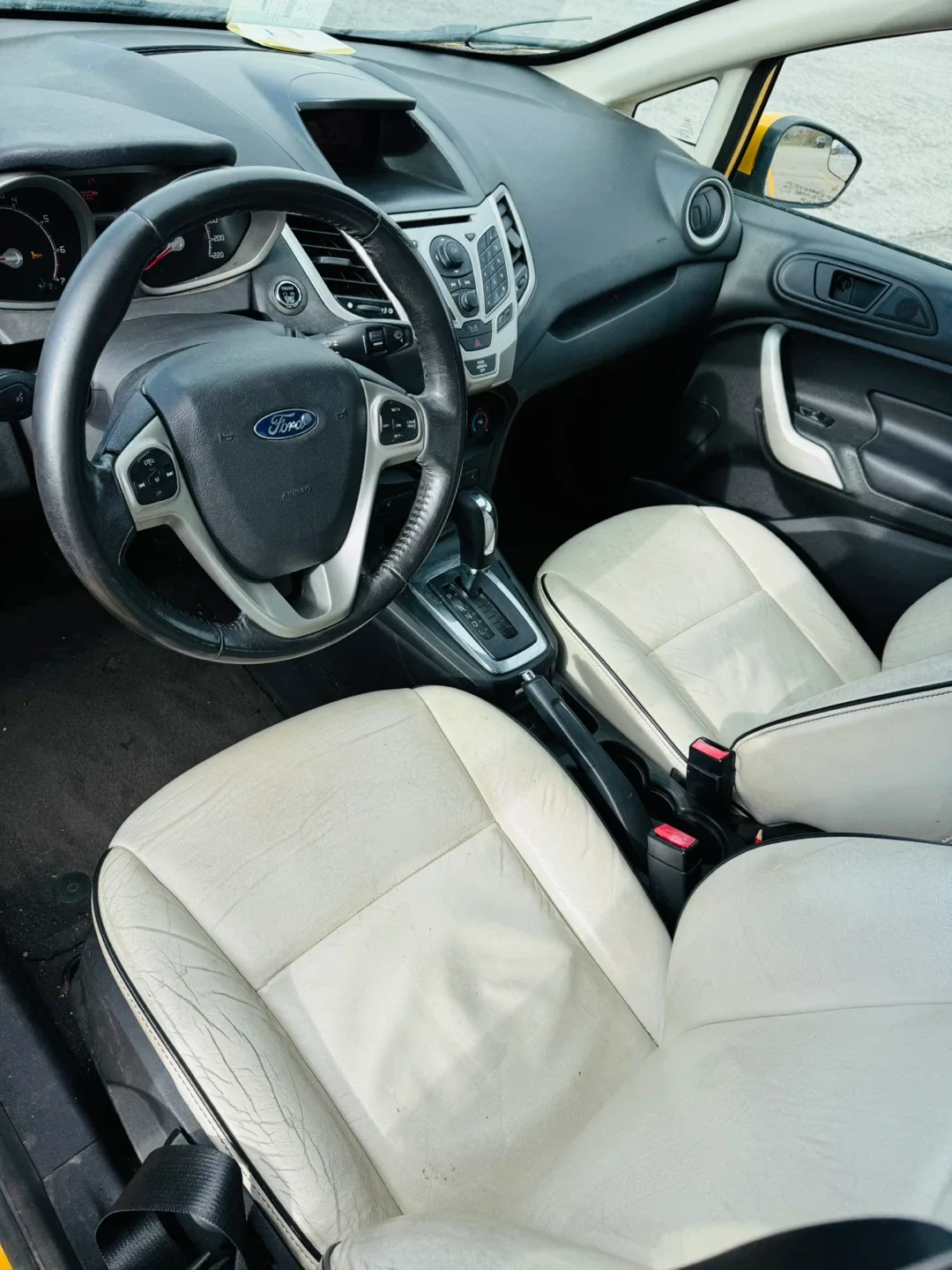 2012 Ford Fiesta Hatchback ( LOW KM ) image indicator(9)